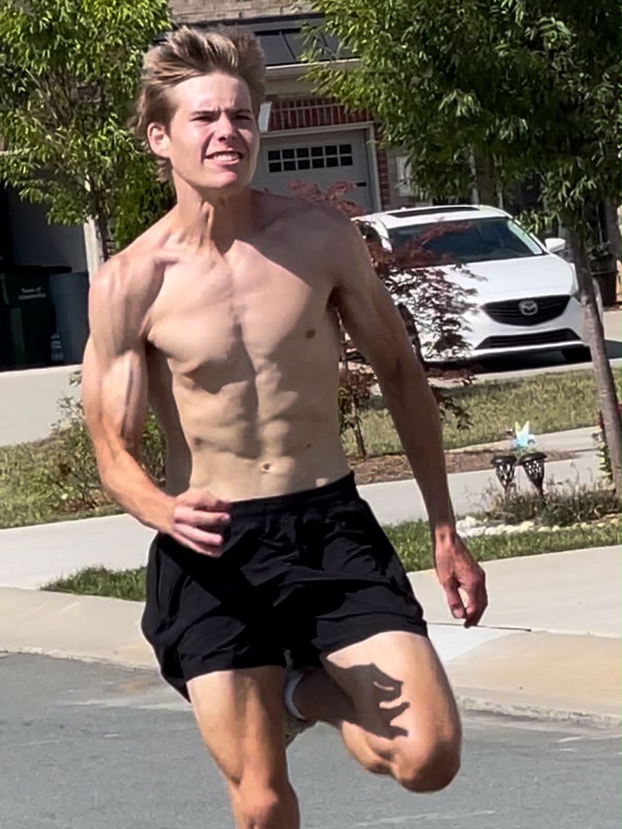 David Roupas mid-stride on a training run